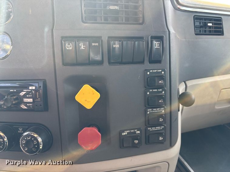 image for item FB9432 2018 Peterbilt 567 semi truck