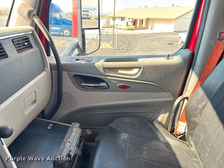 image for item FB9432 2018 Peterbilt 567 semi truck