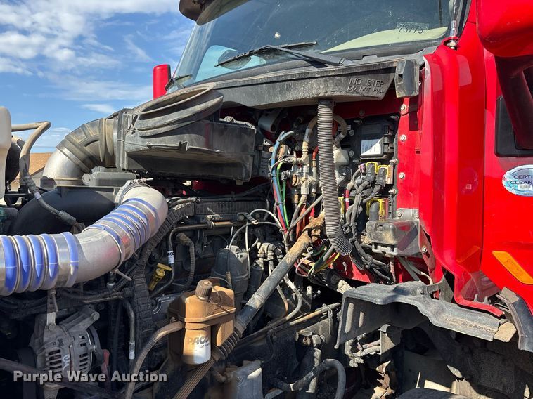 image for item FB9432 2018 Peterbilt 567 semi truck