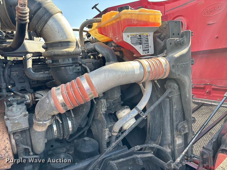 image for item FB9432 2018 Peterbilt 567 semi truck