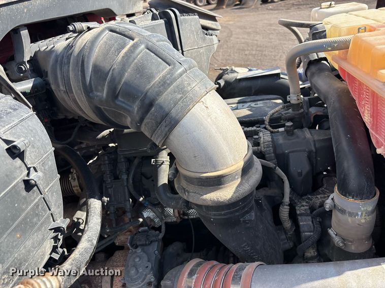 image for item FB9432 2018 Peterbilt 567 semi truck