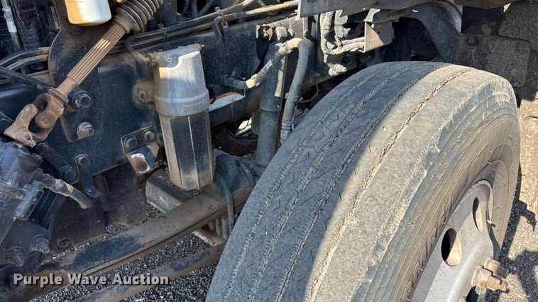 image for item FB9432 2018 Peterbilt 567 semi truck