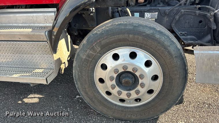 image for item FB9432 2018 Peterbilt 567 semi truck