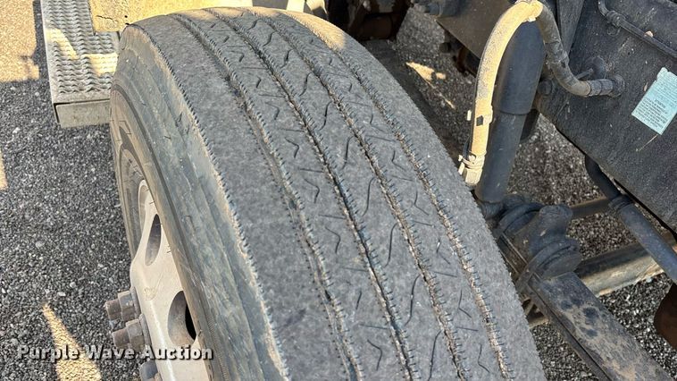 image for item FB9432 2018 Peterbilt 567 semi truck