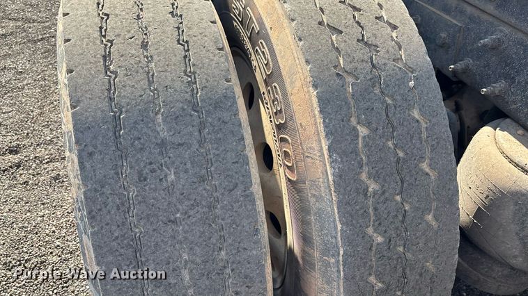 image for item FB9432 2018 Peterbilt 567 semi truck