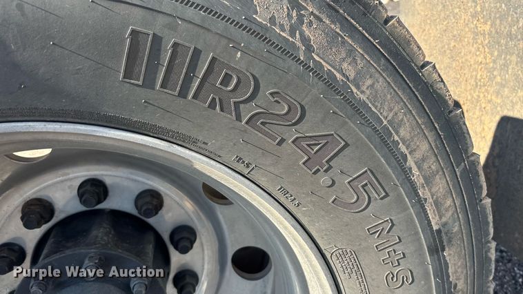 image for item FB9432 2018 Peterbilt 567 semi truck