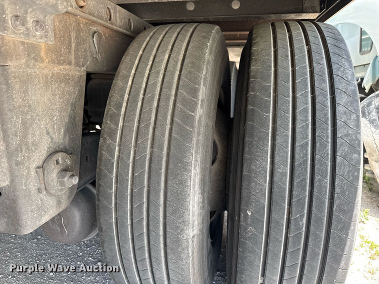 image for item YA0434 2013 Great Dane refrigerated van trailer