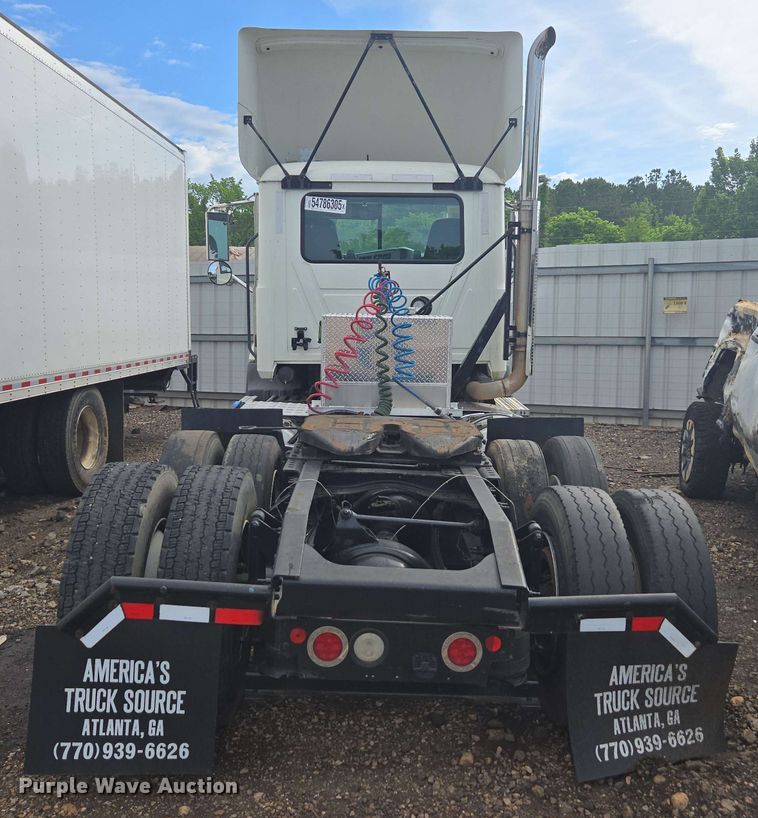 image for item YA0518 2017 Mack CXU613 semi truck