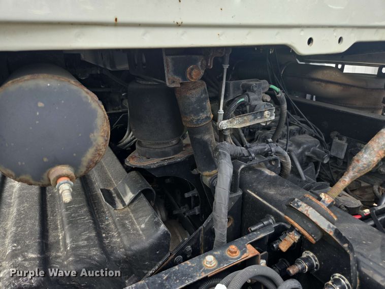 image for item YA0518 2017 Mack CXU613 semi truck