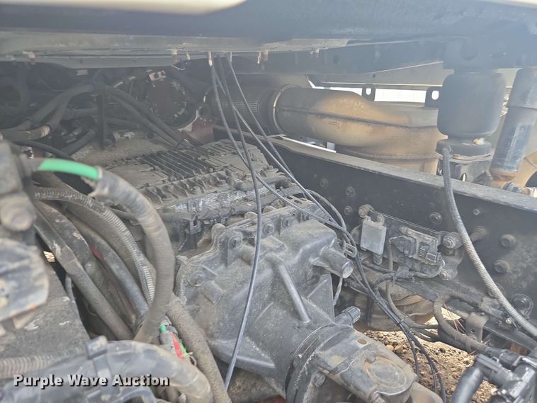 image for item YA0518 2017 Mack CXU613 semi truck