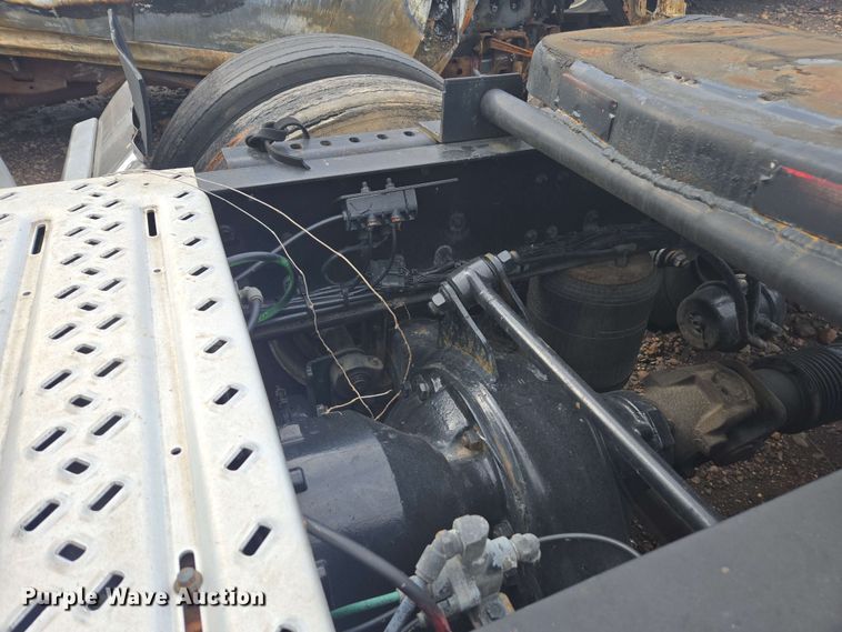 image for item YA0518 2017 Mack CXU613 semi truck