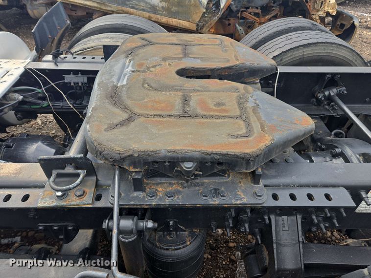 image for item YA0518 2017 Mack CXU613 semi truck