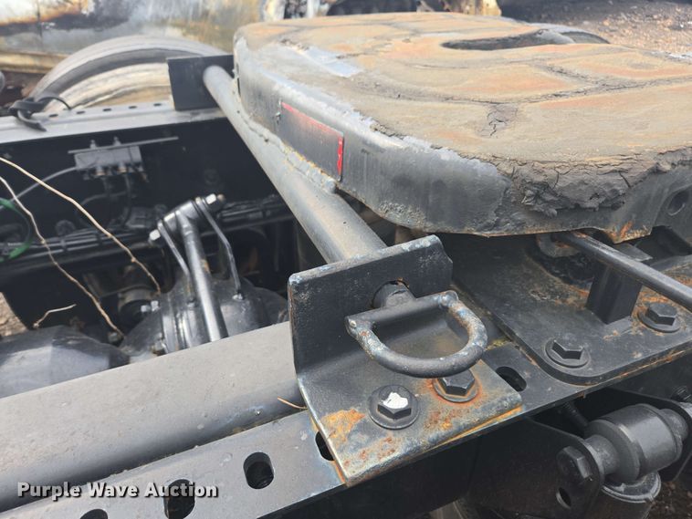 image for item YA0518 2017 Mack CXU613 semi truck