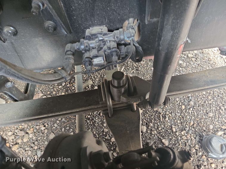 image for item YA0518 2017 Mack CXU613 semi truck