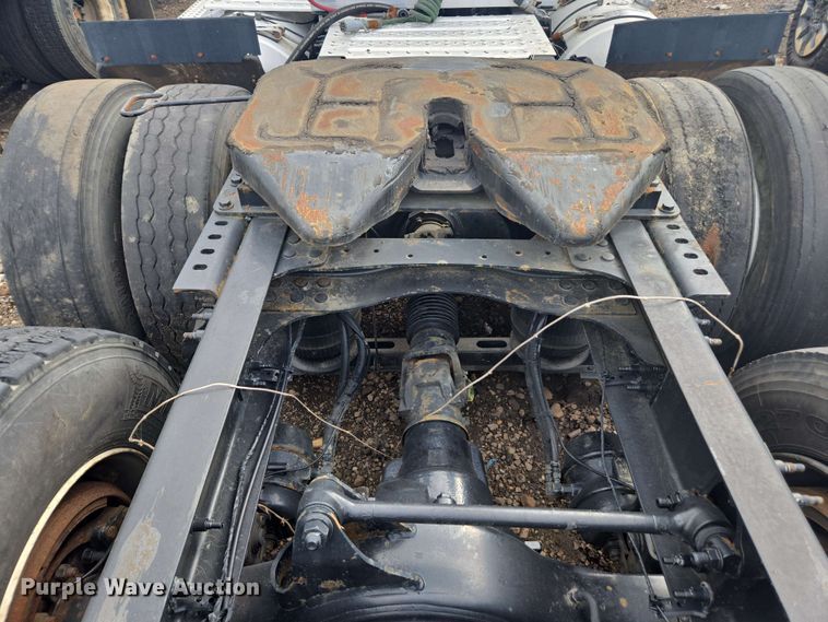 image for item YA0518 2017 Mack CXU613 semi truck