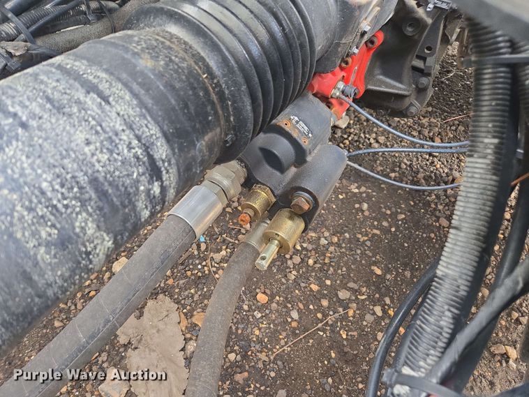 image for item YA0518 2017 Mack CXU613 semi truck