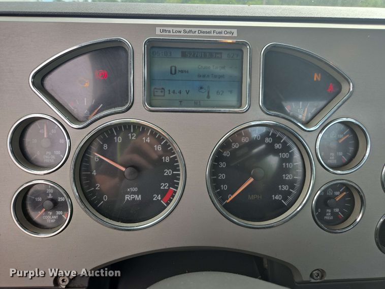 image for item YA0518 2017 Mack CXU613 semi truck