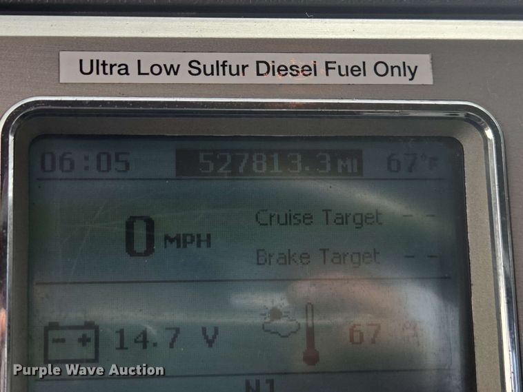 image for item YA0518 2017 Mack CXU613 semi truck