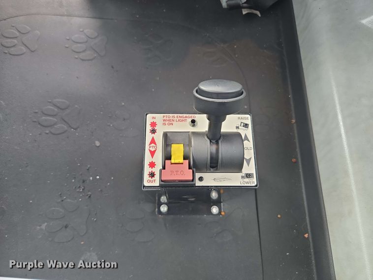 image for item YA0518 2017 Mack CXU613 semi truck