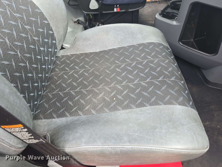 image for item YA0518 2017 Mack CXU613 semi truck