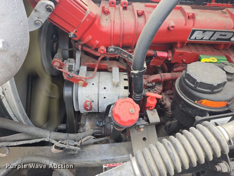 image for item YA0518 2017 Mack CXU613 semi truck