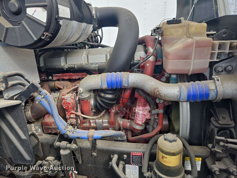 image for item YA0518 2017 Mack CXU613 semi truck