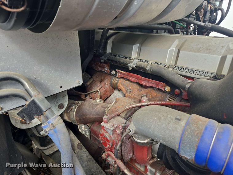 image for item YA0518 2017 Mack CXU613 semi truck