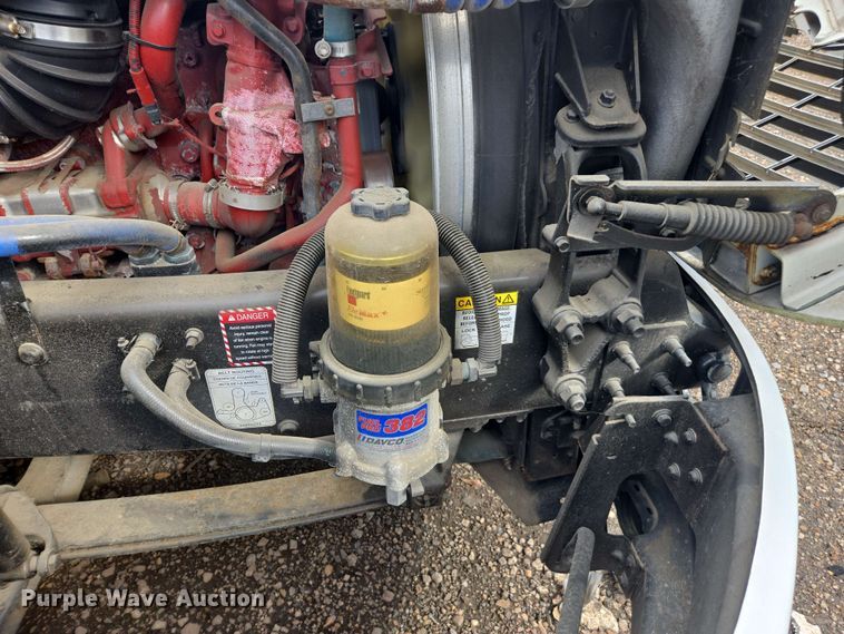 image for item YA0518 2017 Mack CXU613 semi truck