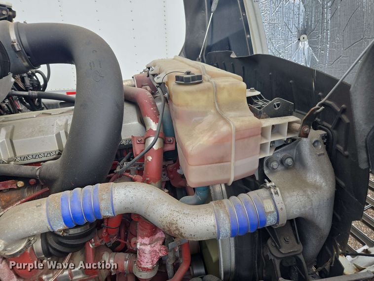 image for item YA0518 2017 Mack CXU613 semi truck