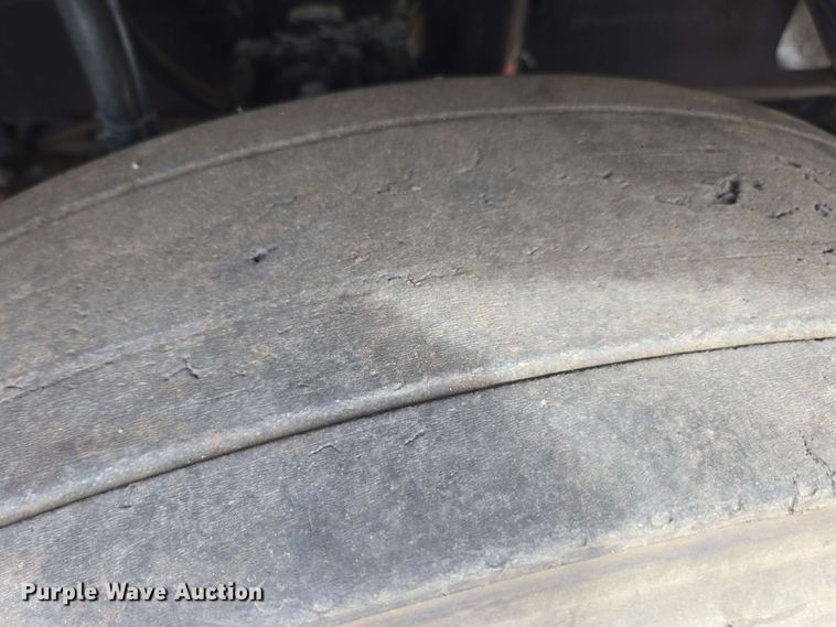 image for item YA0518 2017 Mack CXU613 semi truck