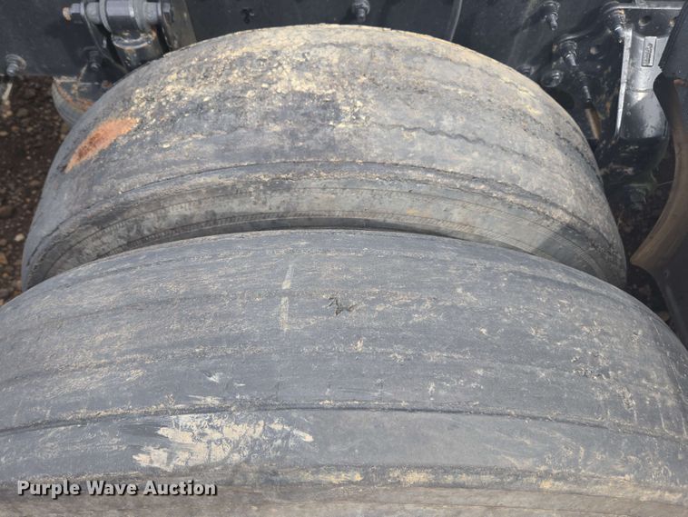 image for item YA0518 2017 Mack CXU613 semi truck