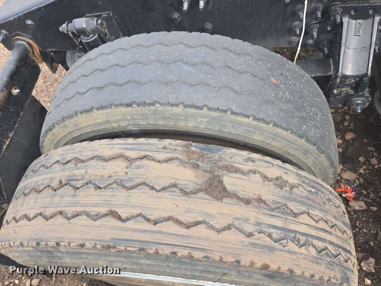 image for item YA0518 2017 Mack CXU613 semi truck