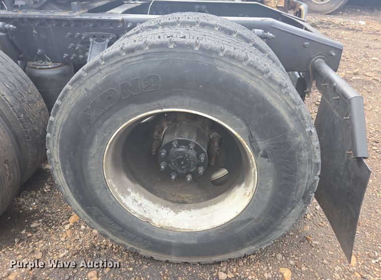 image for item YA0518 2017 Mack CXU613 semi truck