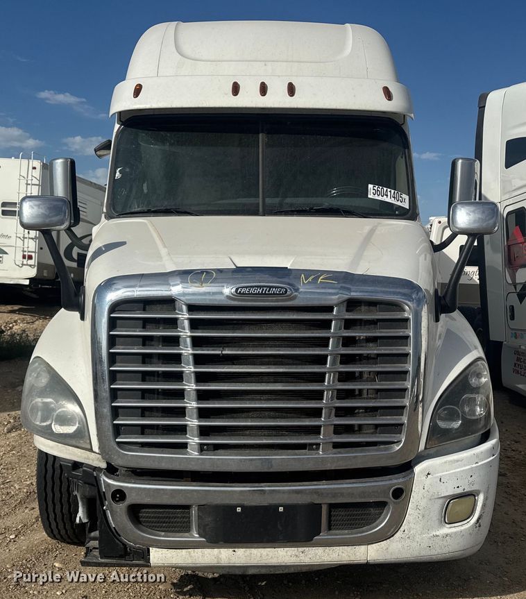 image for item YA0536 2017 Freightliner Cascadia 125 semi truck