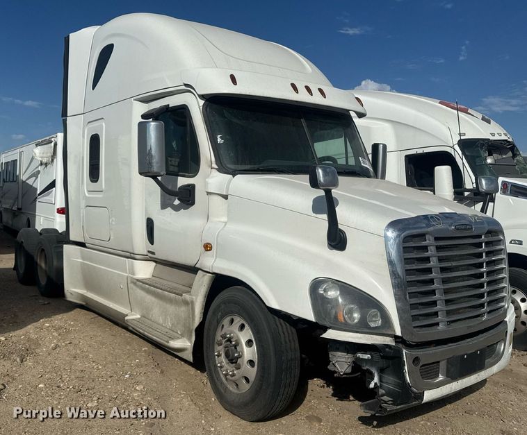 image for item YA0536 2017 Freightliner Cascadia 125 semi truck