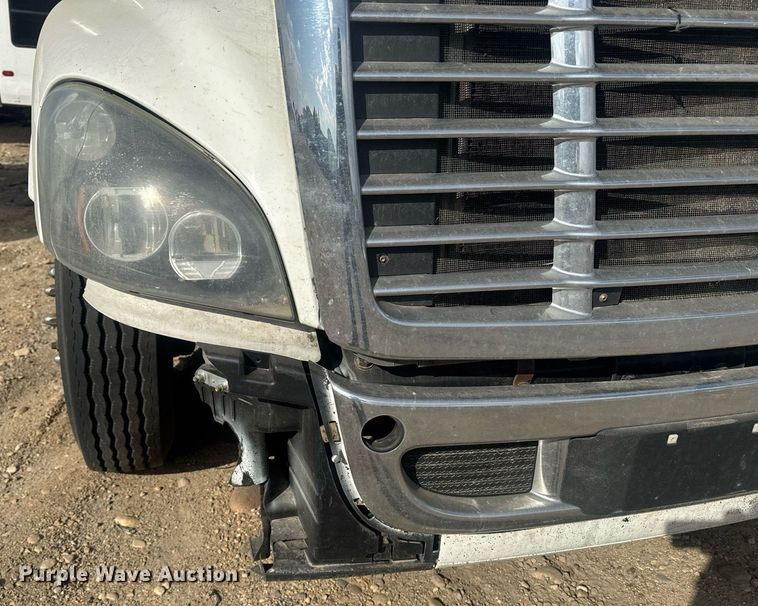 image for item YA0536 2017 Freightliner Cascadia 125 semi truck
