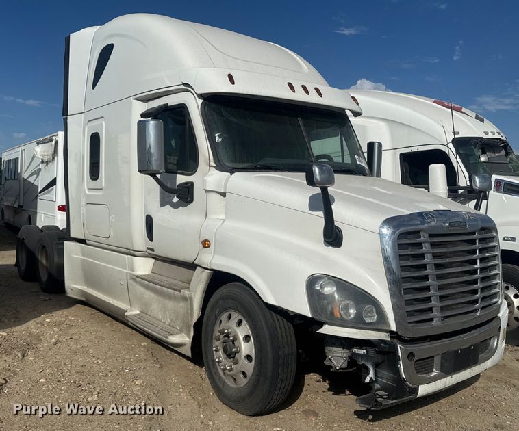 image for item YA0536 2017 Freightliner Cascadia 125 semi truck