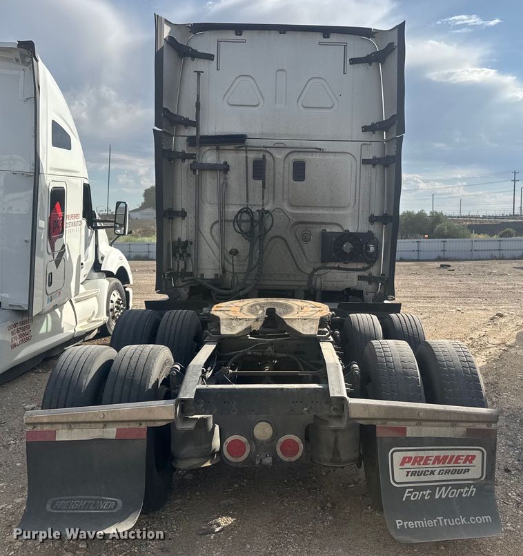 image for item YA0536 2017 Freightliner Cascadia 125 semi truck