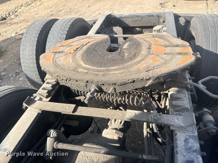 image for item YA0536 2017 Freightliner Cascadia 125 semi truck