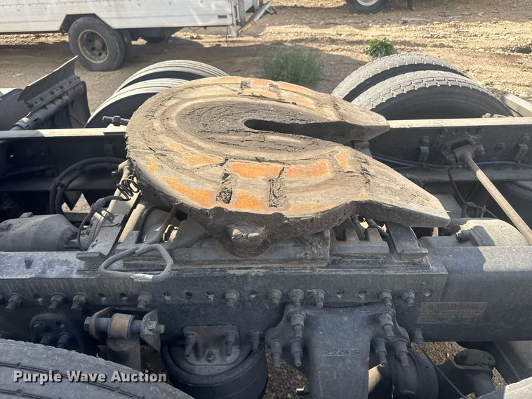 image for item YA0536 2017 Freightliner Cascadia 125 semi truck