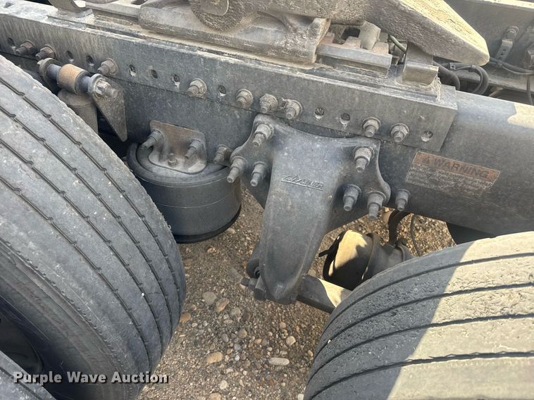 image for item YA0536 2017 Freightliner Cascadia 125 semi truck