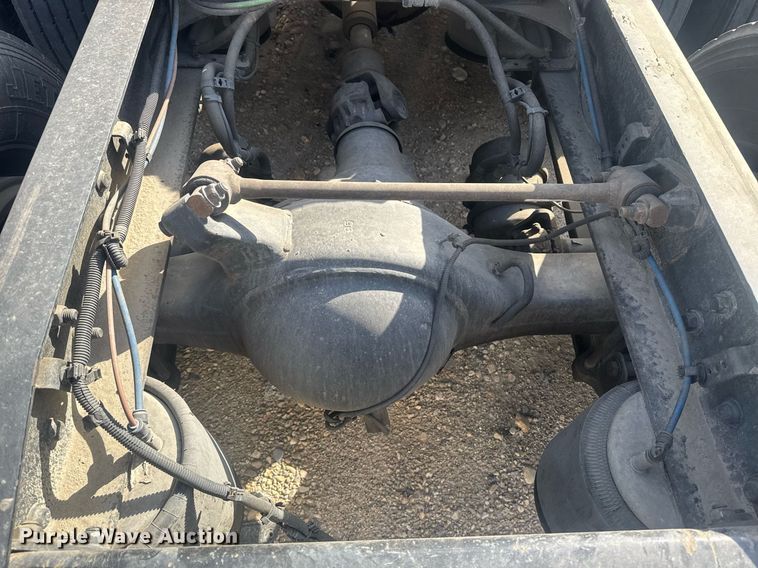 image for item YA0536 2017 Freightliner Cascadia 125 semi truck