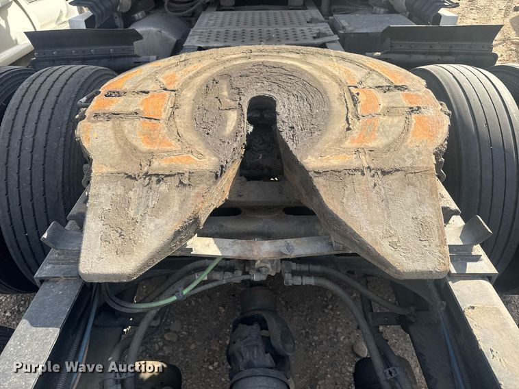 image for item YA0536 2017 Freightliner Cascadia 125 semi truck