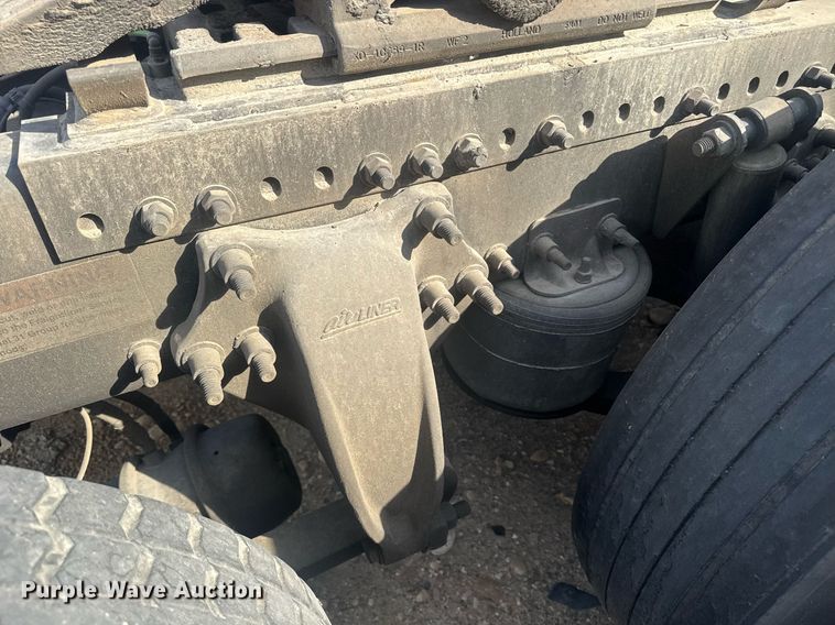 image for item YA0536 2017 Freightliner Cascadia 125 semi truck