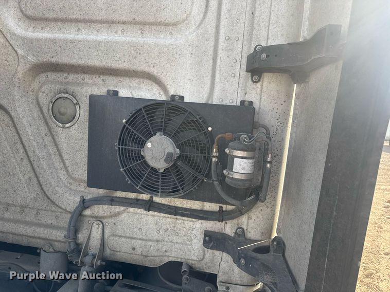 image for item YA0536 2017 Freightliner Cascadia 125 semi truck