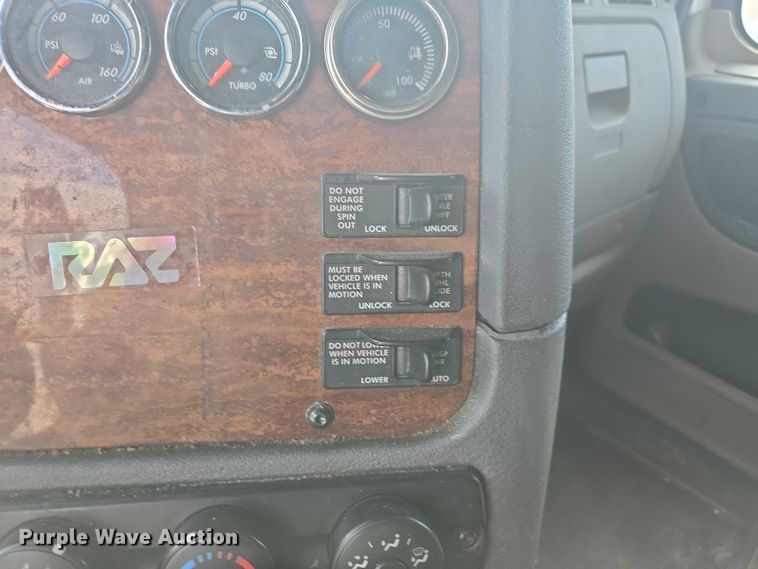 image for item YA0536 2017 Freightliner Cascadia 125 semi truck