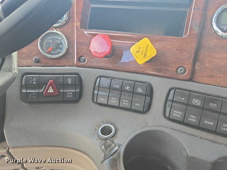 image for item YA0536 2017 Freightliner Cascadia 125 semi truck