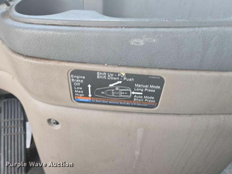 image for item YA0536 2017 Freightliner Cascadia 125 semi truck