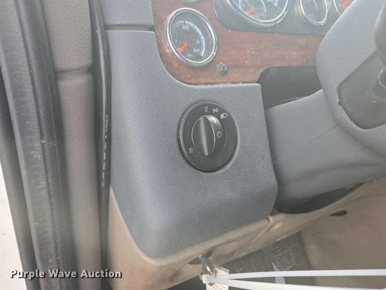 image for item YA0536 2017 Freightliner Cascadia 125 semi truck