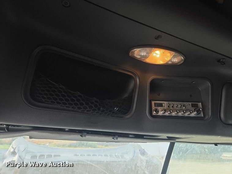 image for item YA0536 2017 Freightliner Cascadia 125 semi truck